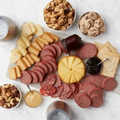 Deluxe Gourmet Picnic Gift Basket With Wine 10 Deluxe Gourmet Picnic Gift Basket With Wine -HICKORY FARMS Sales 006547 006456 2