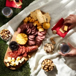 Deluxe Gourmet Picnic Gift Basket -HICKORY FARMS Sales 006547 006456 3 2