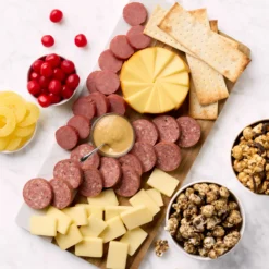 Front Page -HICKORY FARMS Sales signature sweets snack gift box 007121 2